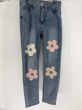 Frank Lyman Floral Appliqué Jeans Medium Embellished Straight Leg Denim